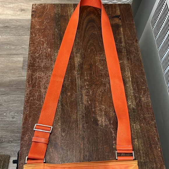 Orange fun Prada purse for summer - Picture 4 of 12